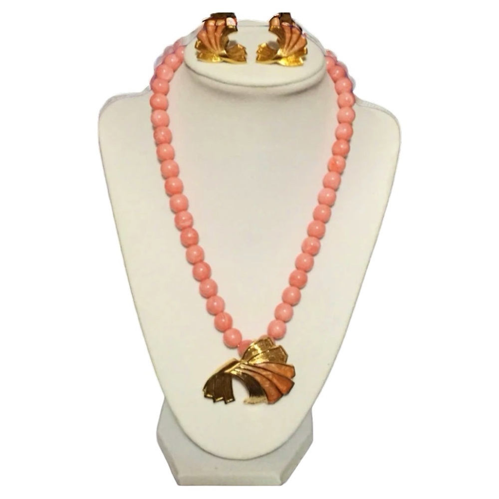 AVON DRAPED ELEGANCE CONVERTIBLE NECKLACE AND CLIP EARRINGS CORAL
VINTAGE 1990